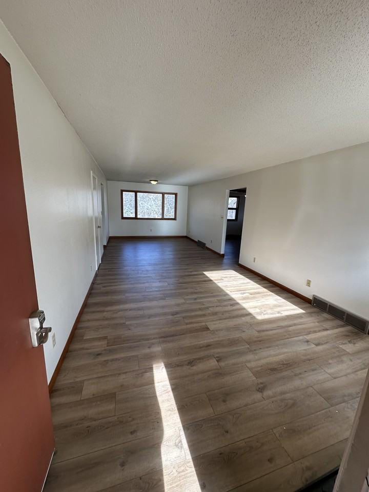 809 2nd Ave Ne #NA - Photo 2 of 17