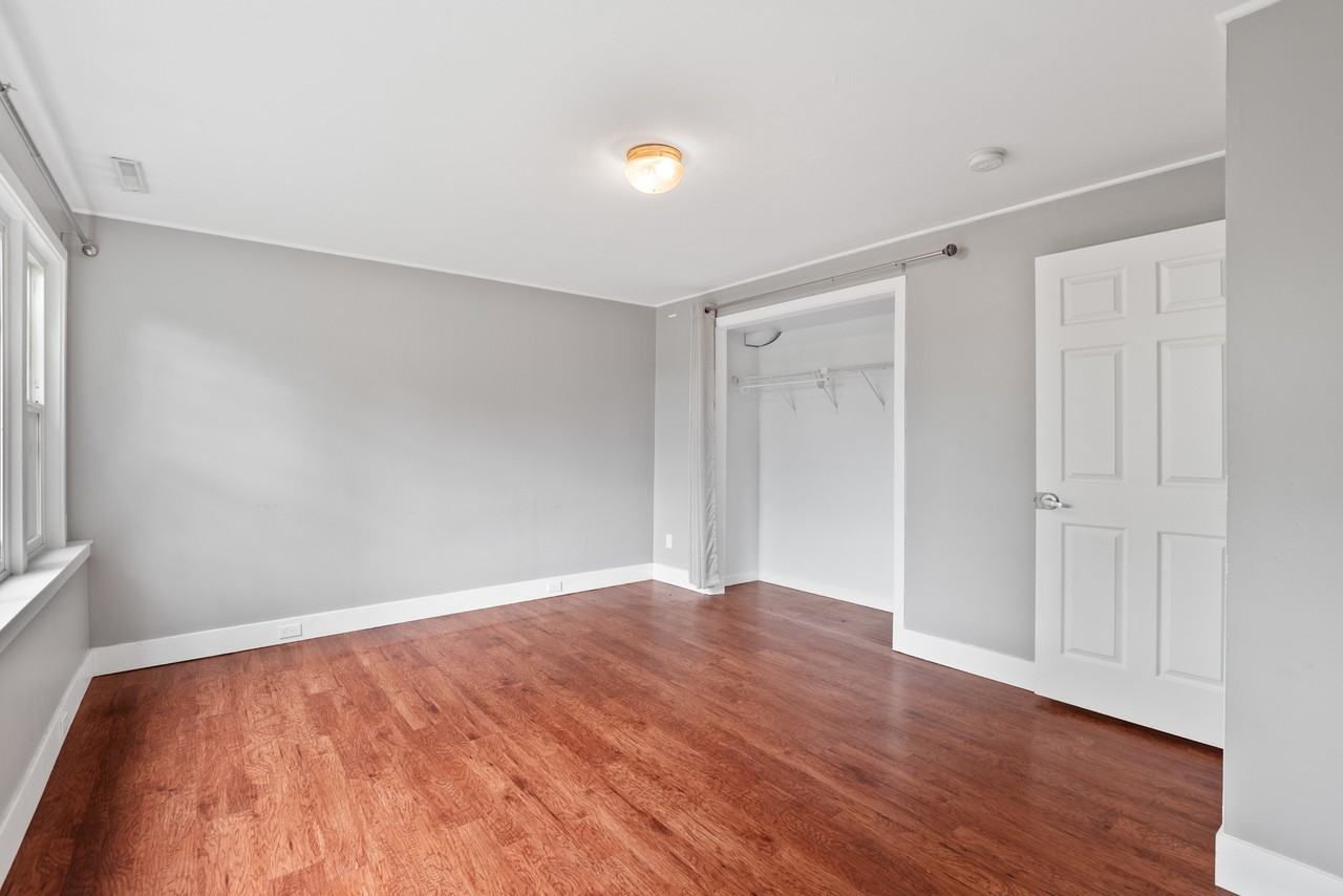 5937 23rd Ave S Lowr - Photo 6 of 16