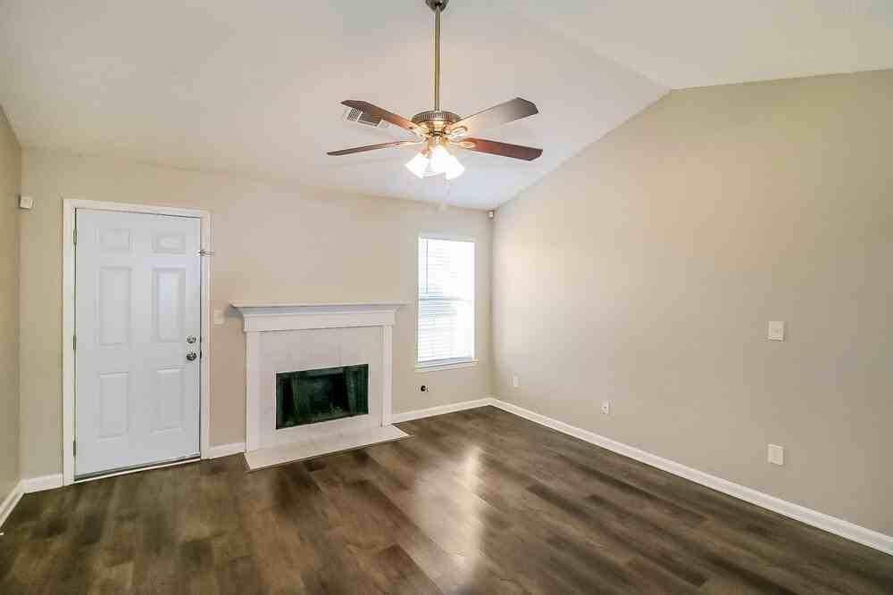 608 Fieldcrest Dr - Photo 5 of 17