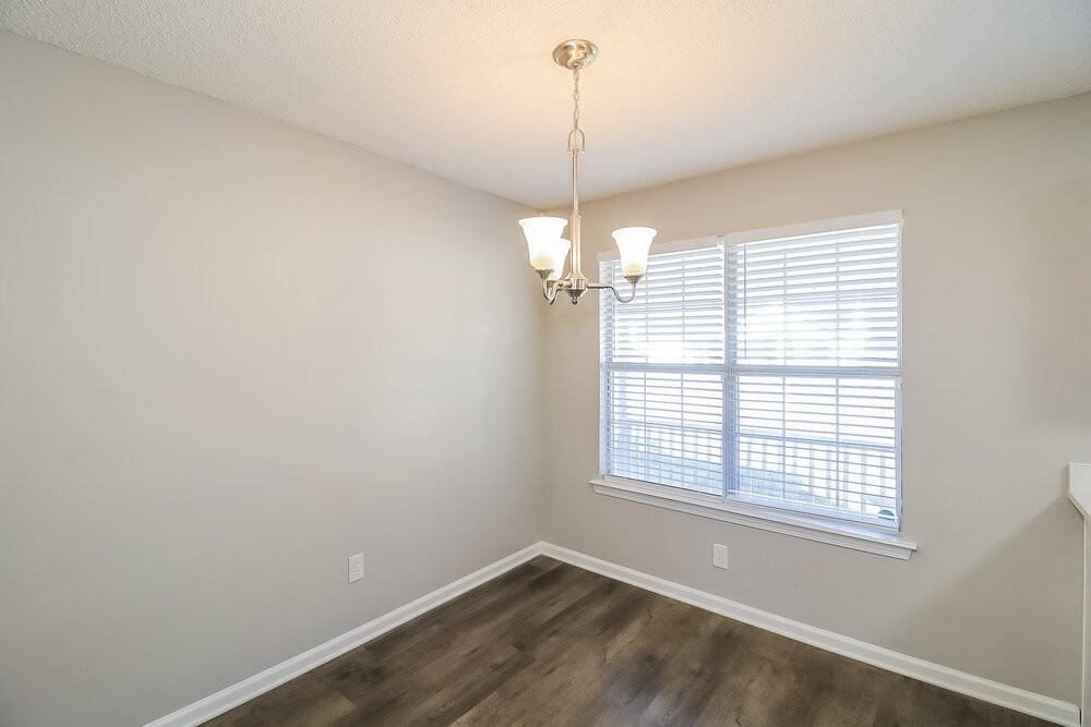 608 Fieldcrest Dr - Photo 7 of 17