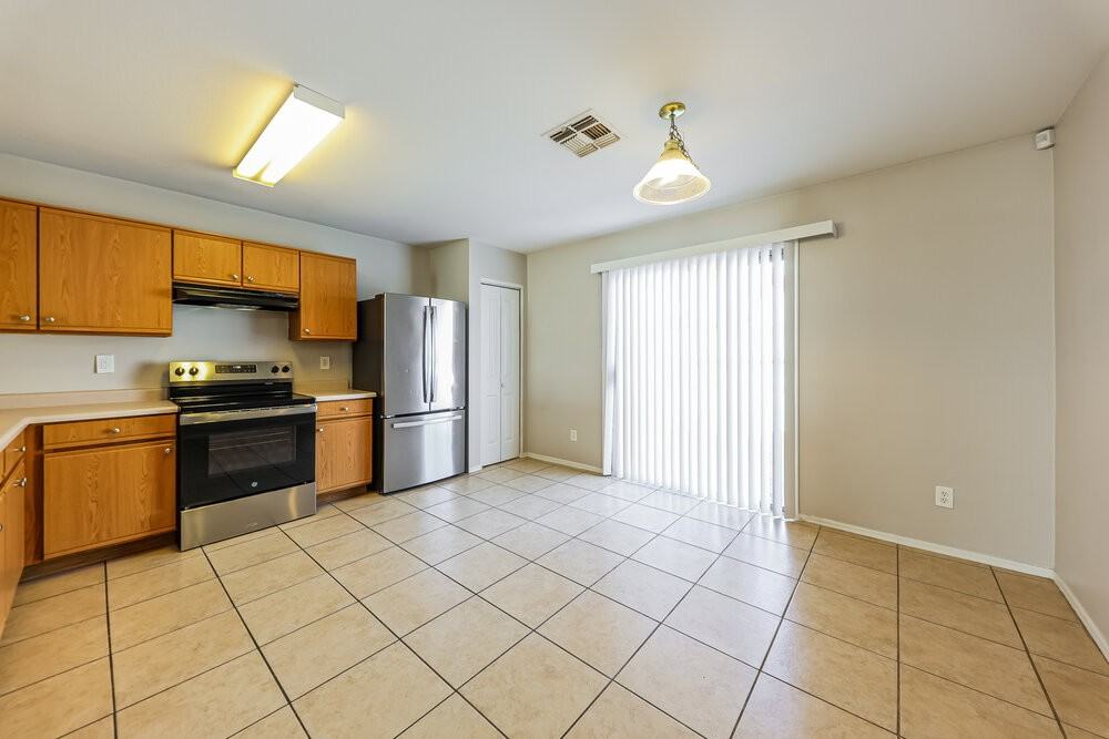 11834 W Corrine Dr - Photo 7 of 16