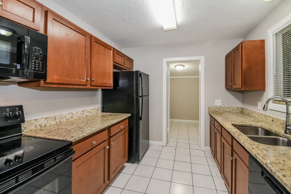 4307 Lane Ave S - Photo 7 of 16