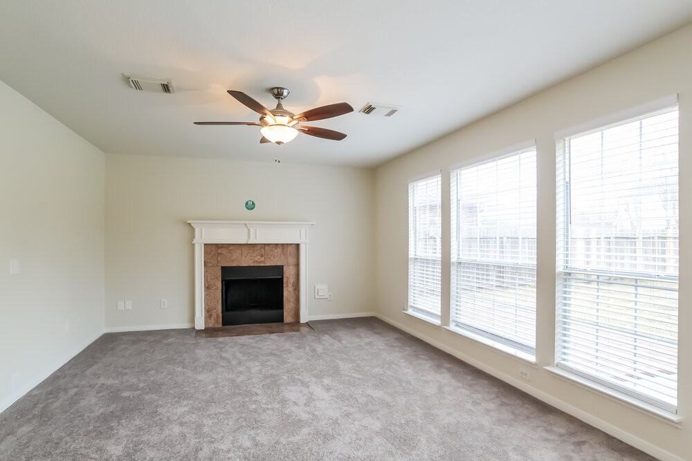 519 Holly Crest Dr - Photo 4 of 17