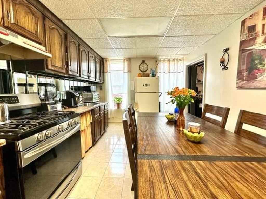 599 Carroll St #3 - Photo 3 of 12