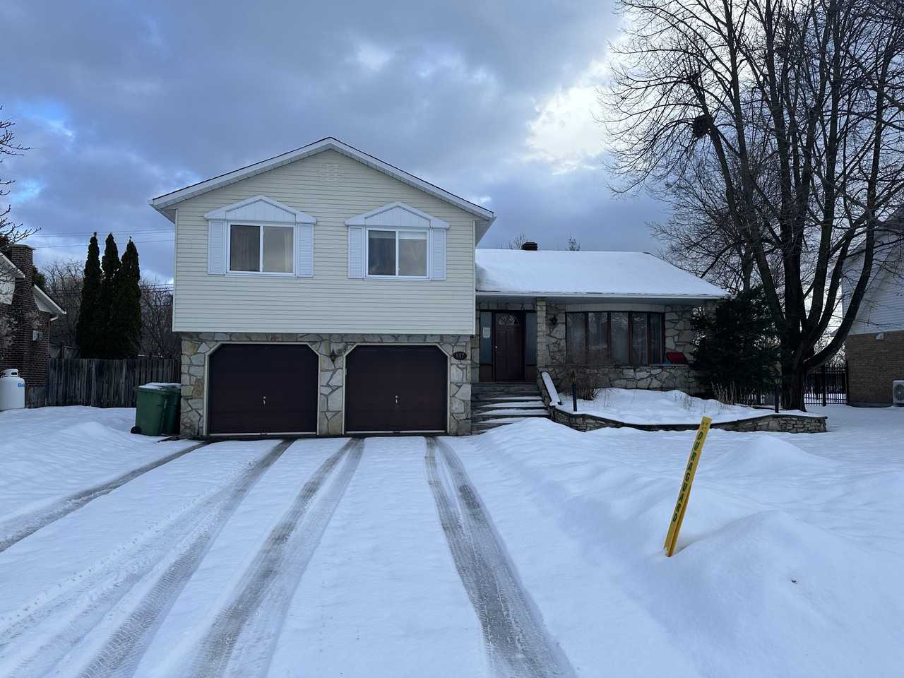 147 Avenue Windmill - Photo 5 of 21