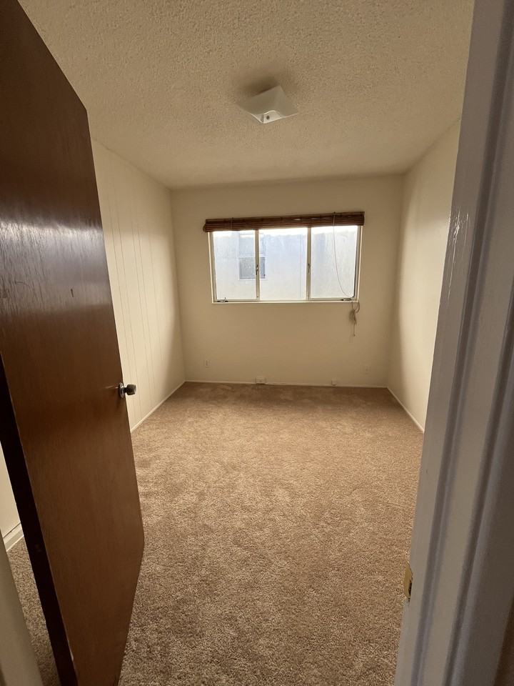 137 Simi Ave #B - Photo 5 of 14