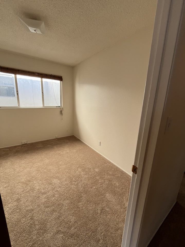 137 Simi Ave #B - Photo 6 of 14