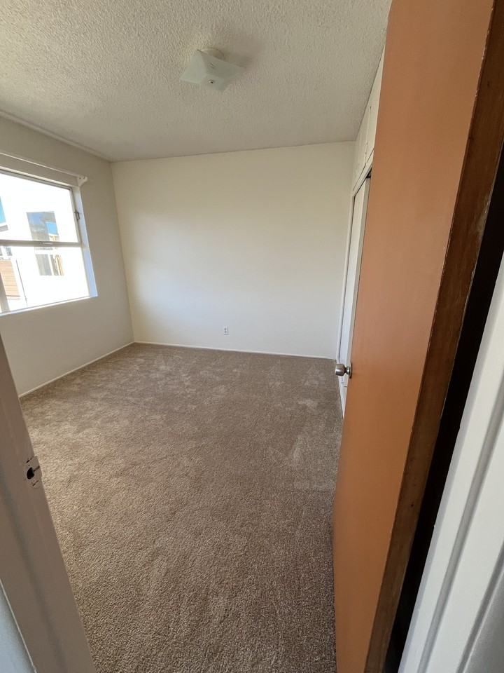 137 Simi Ave #B - Photo 7 of 14