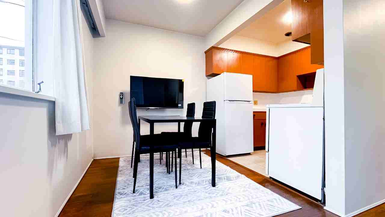 Park Beach Manor - Photo 3 of 50