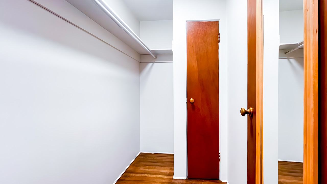 Park Beach Manor - Photo 6 of 50