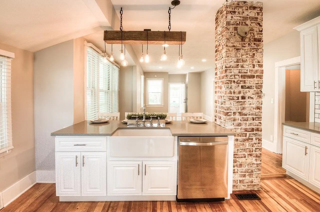 5816 Corby St #1 - Photo 3 of 31