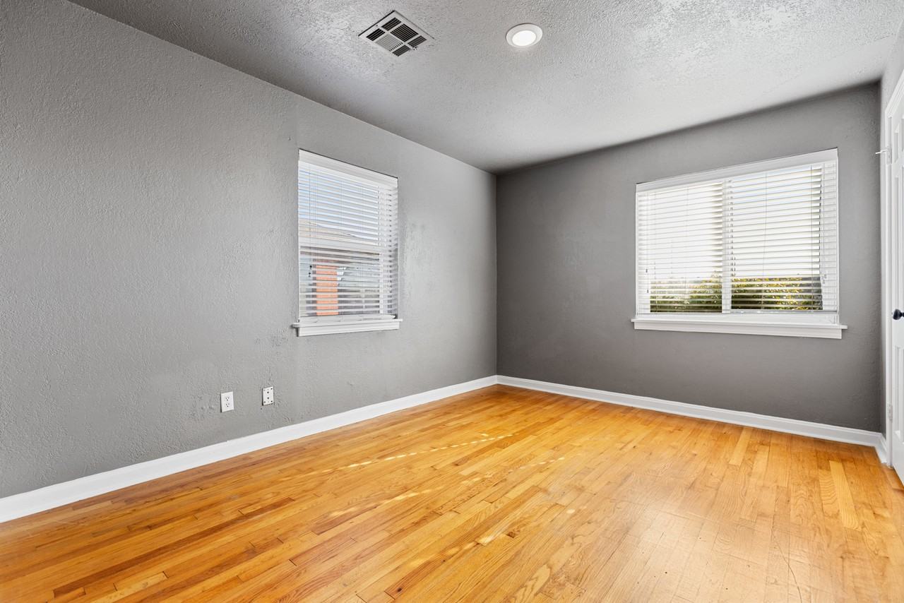 3221 Nw 39th Ter #1 - Photo 5 of 21