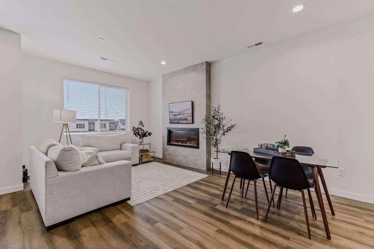 8998 N Boxwood St - Photo 3 of 35