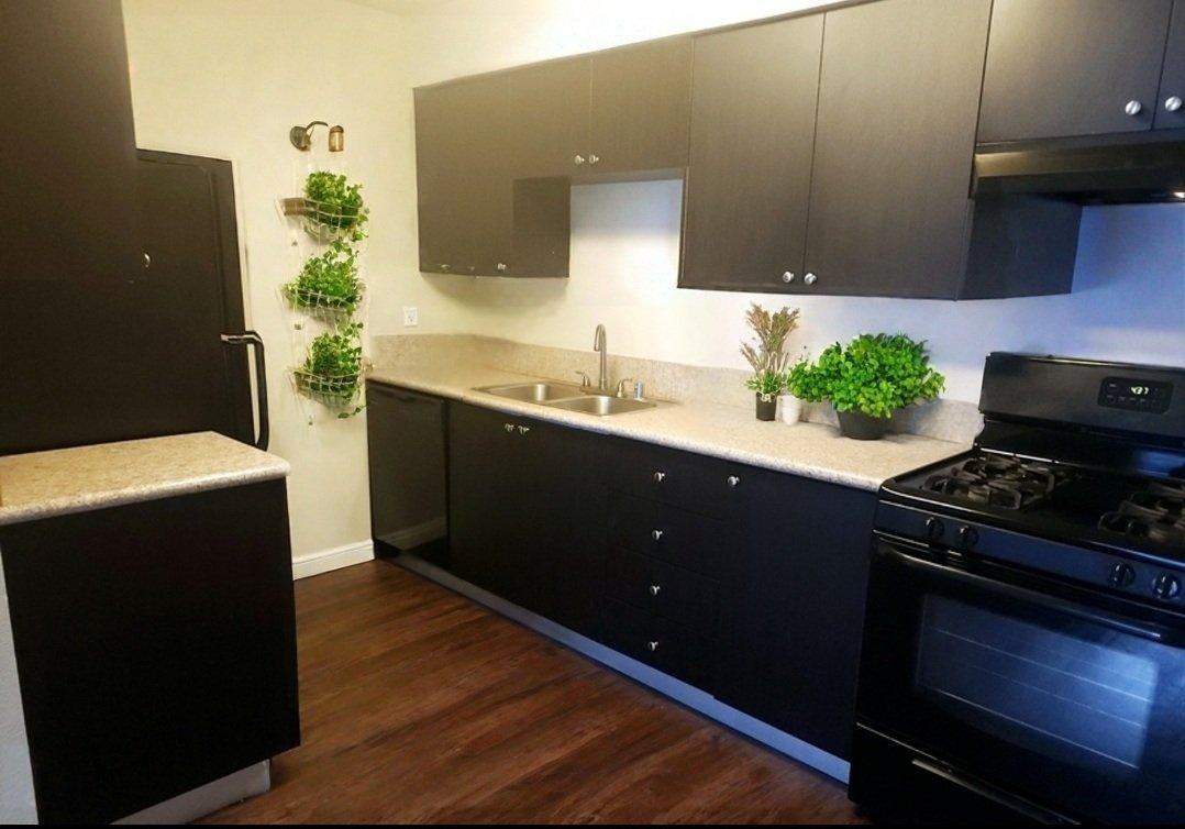 46725 Clinton St - Photo 2 of 12