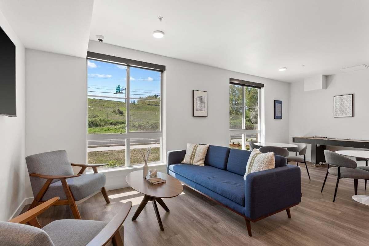 22199 Ne Sandy Blvd - Photo 4 of 34