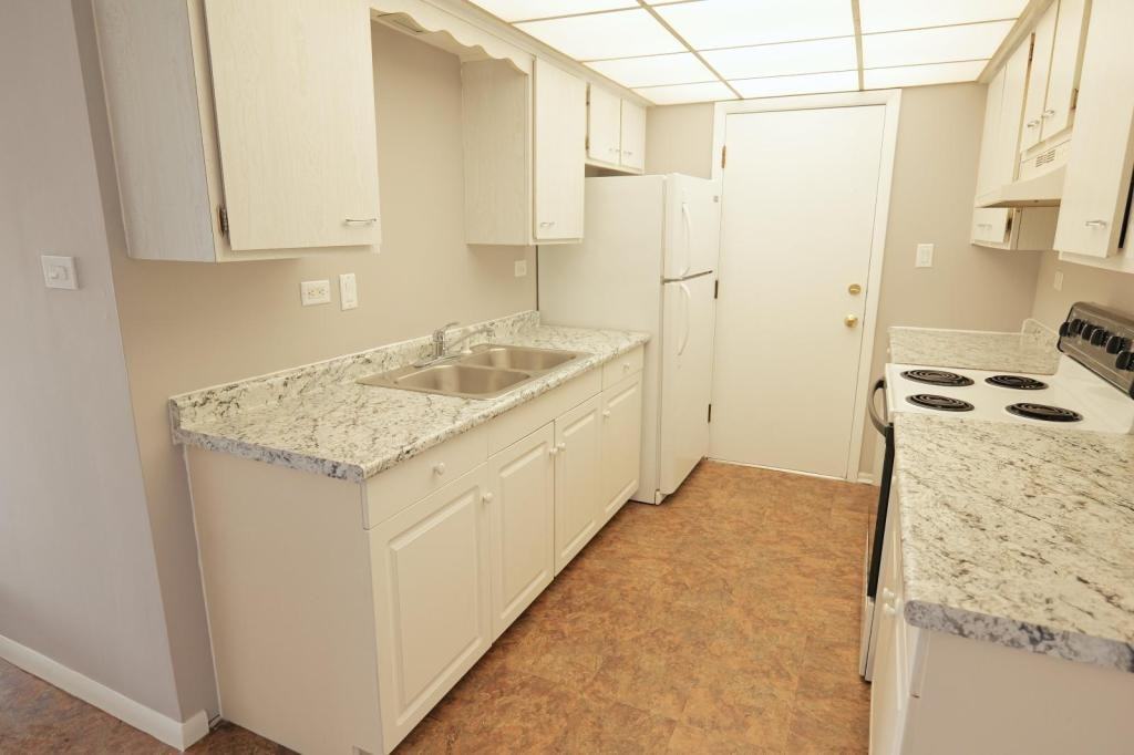 12630 S Alpine Dr ##7 - Photo 5 of 9