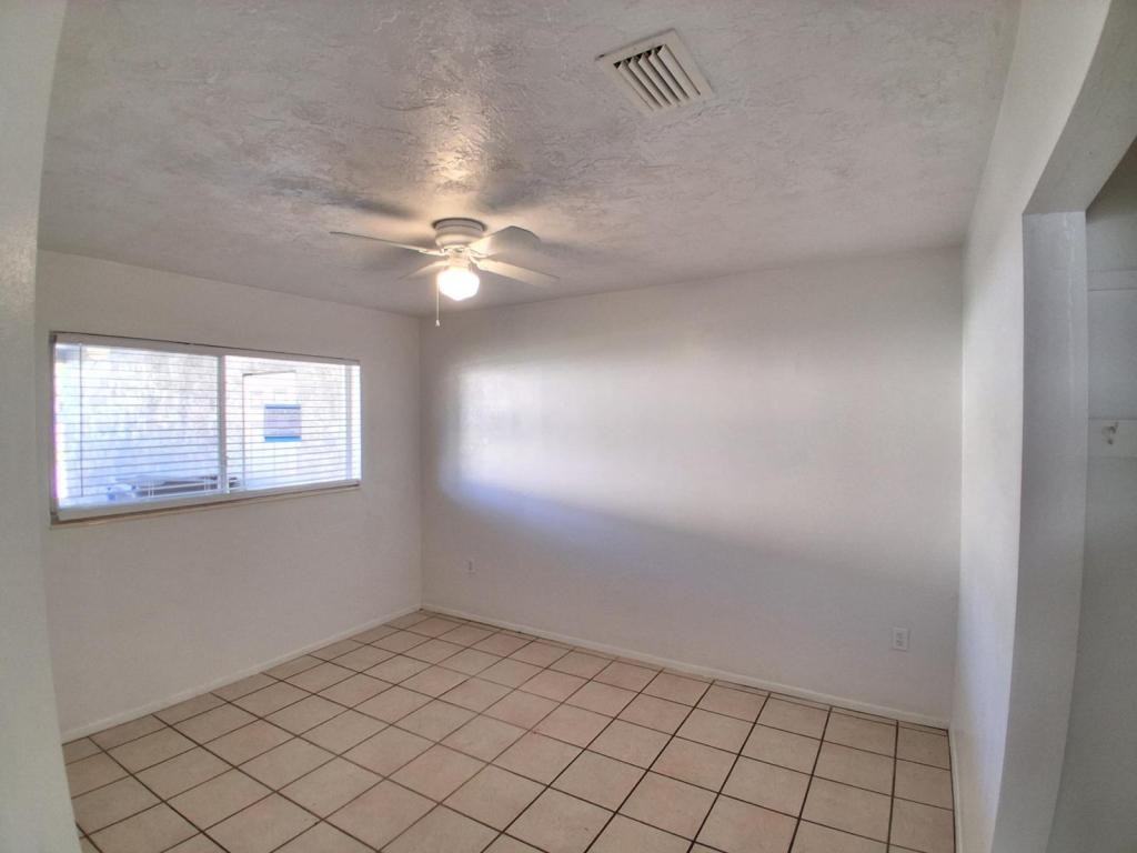 2506 47th Avenue Dr W - Photo 5 of 8