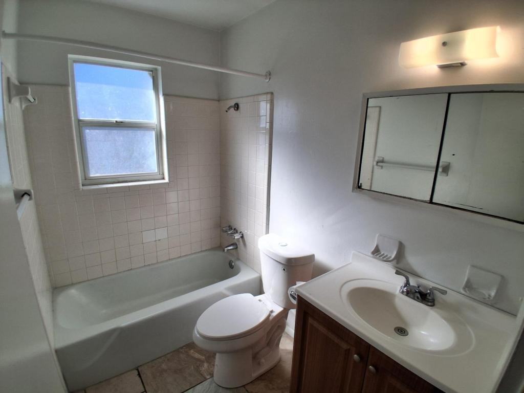 2506 47th Avenue Dr W - Photo 7 of 8