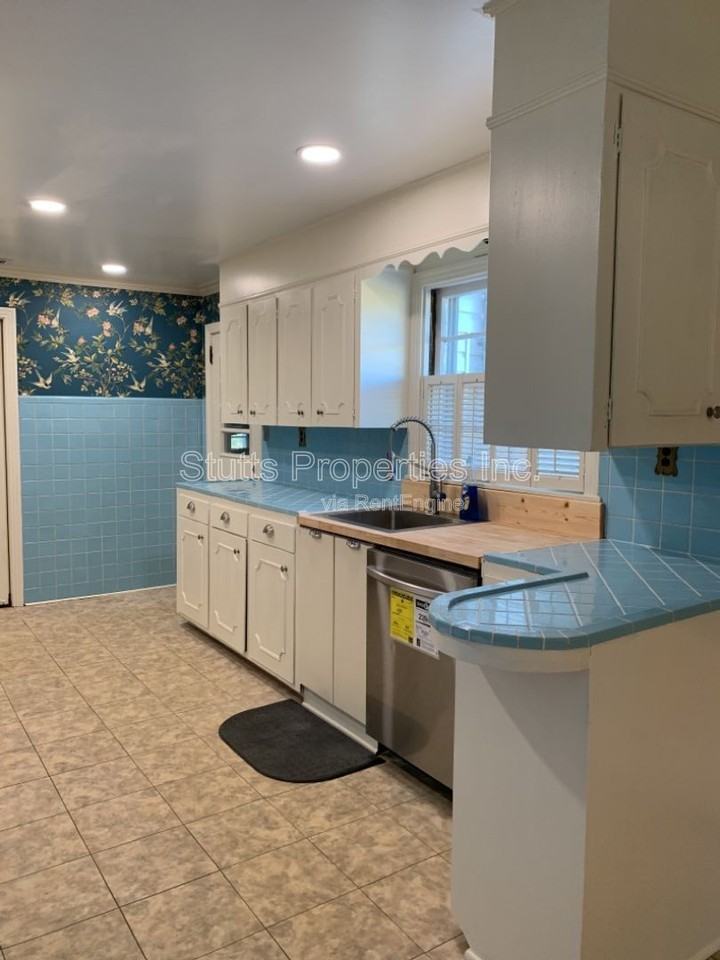 1924 Chisholm Rd - Photo 4 of 18