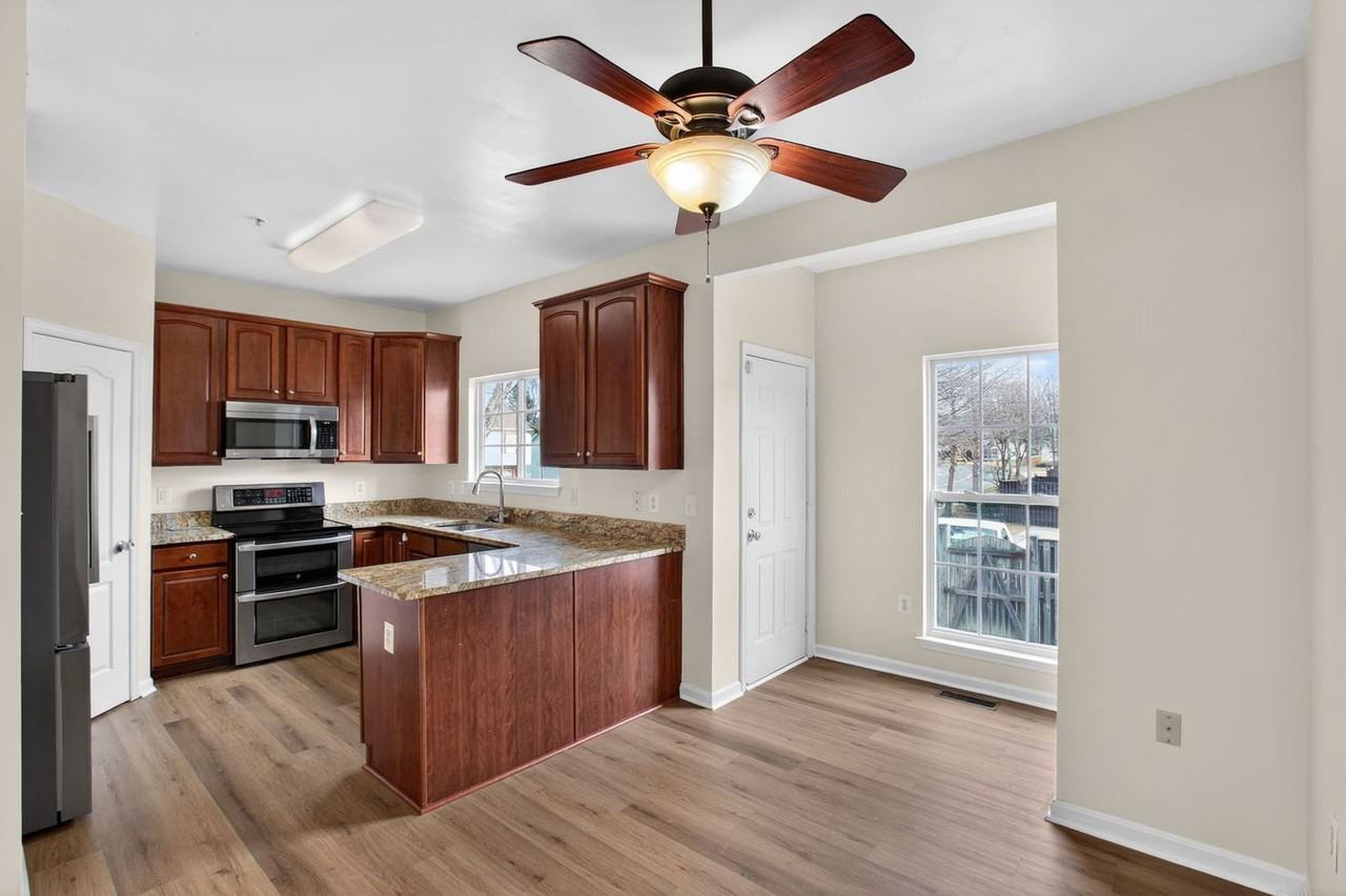 5301 Seahorse Pl - Photo 3 of 15