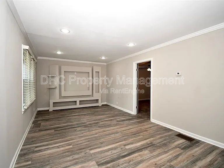 1394 Alverado Way - Photo 4 of 23