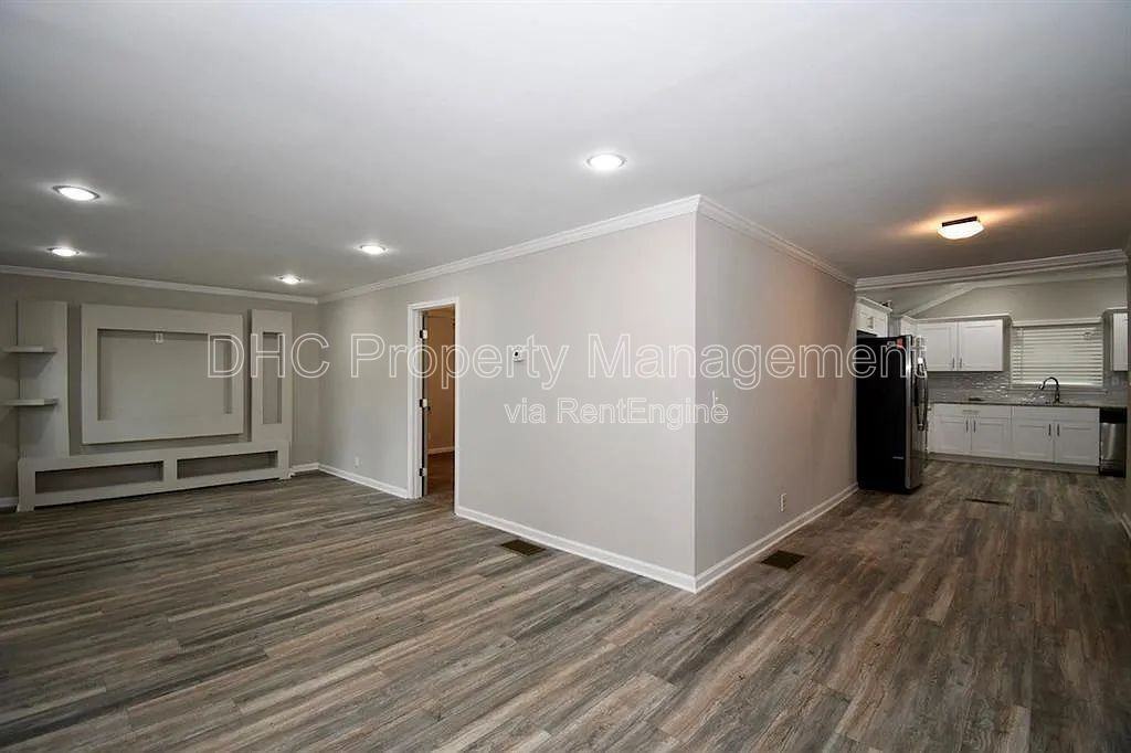 1394 Alverado Way - Photo 6 of 23