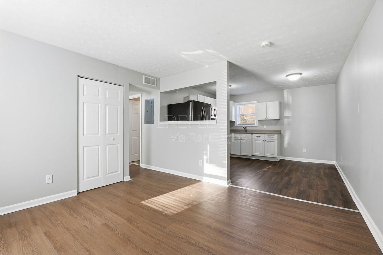 419 Woodcreek Dr #1 - Photo 3 of 12