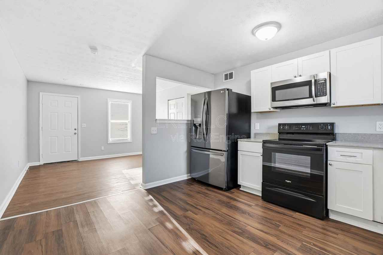 419 Woodcreek Dr #1 - Photo 4 of 12