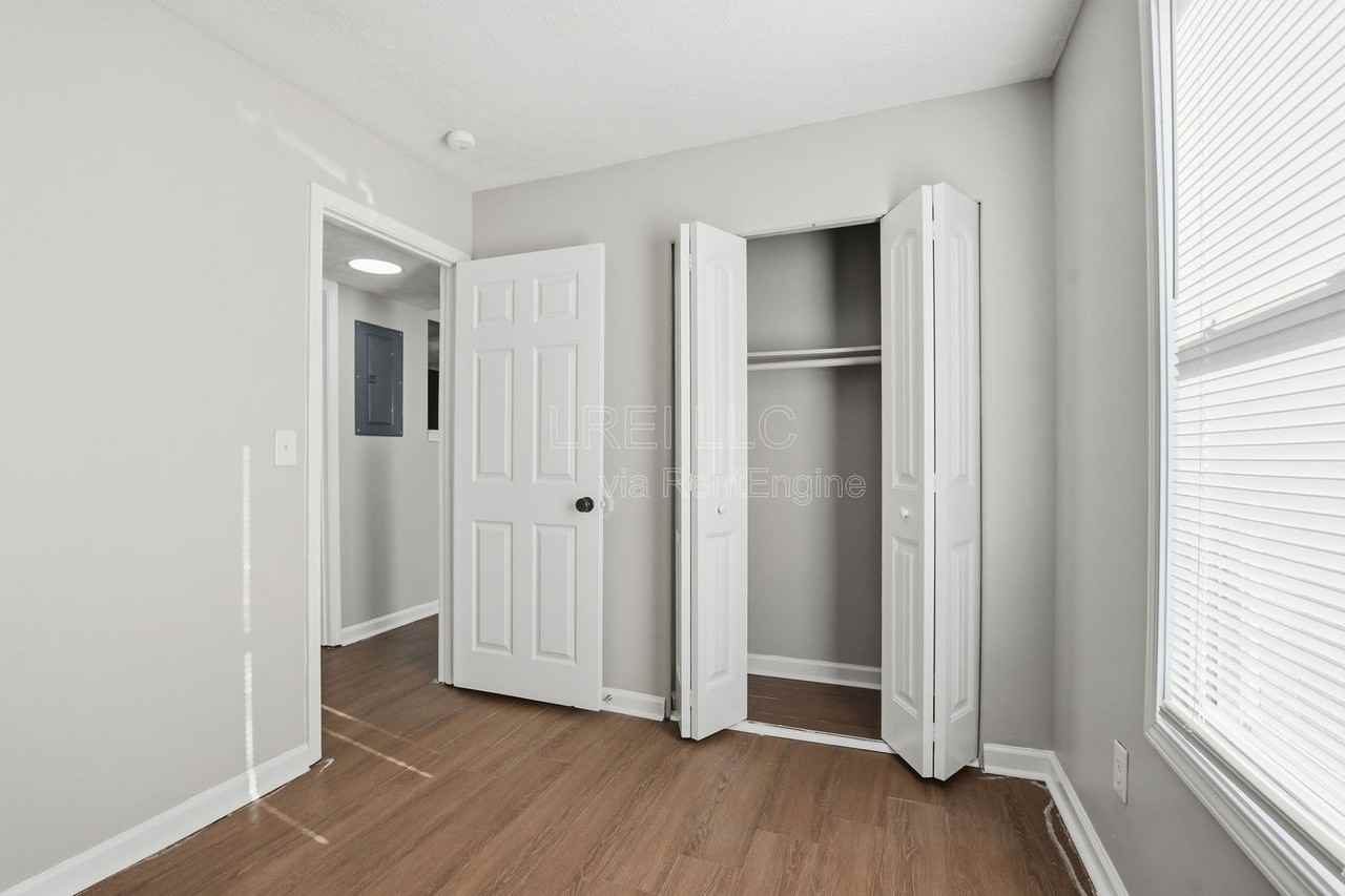 419 Woodcreek Dr #1 - Photo 5 of 12