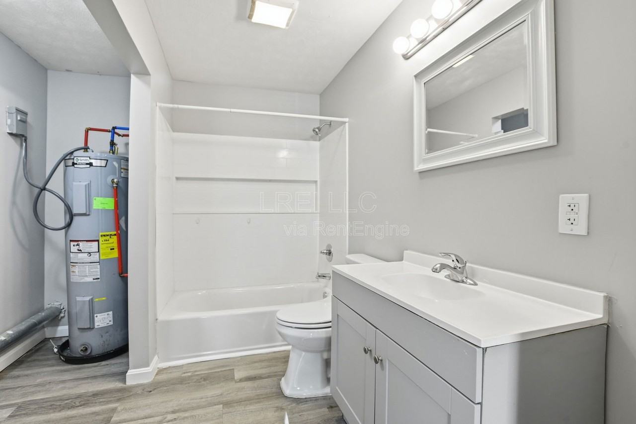 419 Woodcreek Dr #1 - Photo 6 of 12