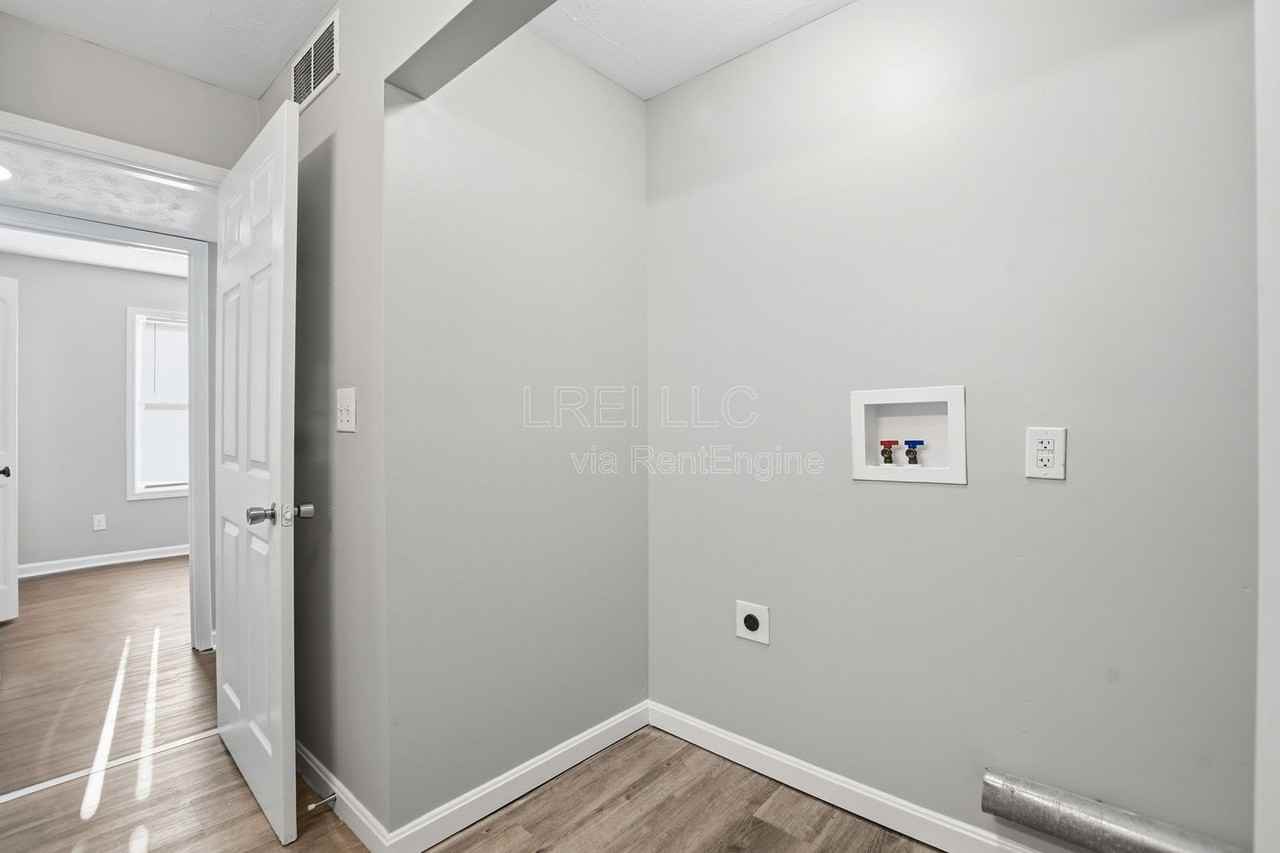 419 Woodcreek Dr #1 - Photo 7 of 12