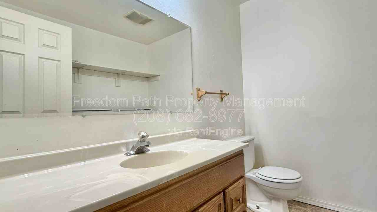 801 N Brigger St #B - Photo 7 of 11