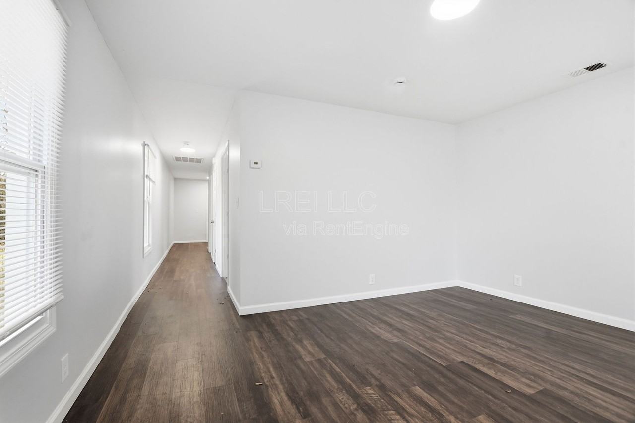 1333 S 22nd St - Photo 2 of 12