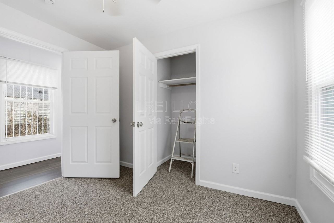 1333 S 22nd St - Photo 4 of 12