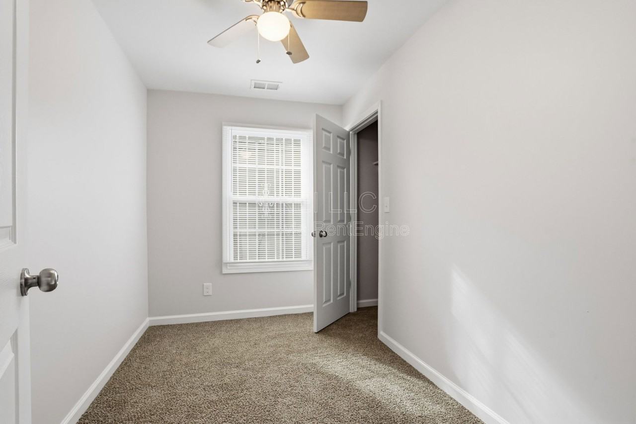 1333 S 22nd St - Photo 5 of 12