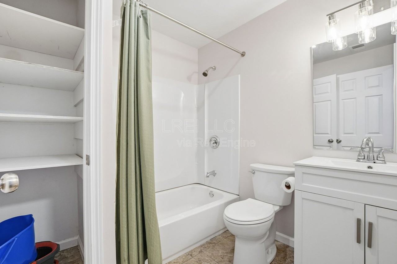 1333 S 22nd St - Photo 6 of 12