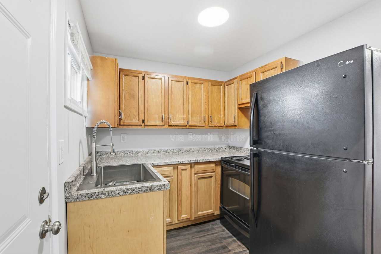 1333 S 22nd St - Photo 7 of 12