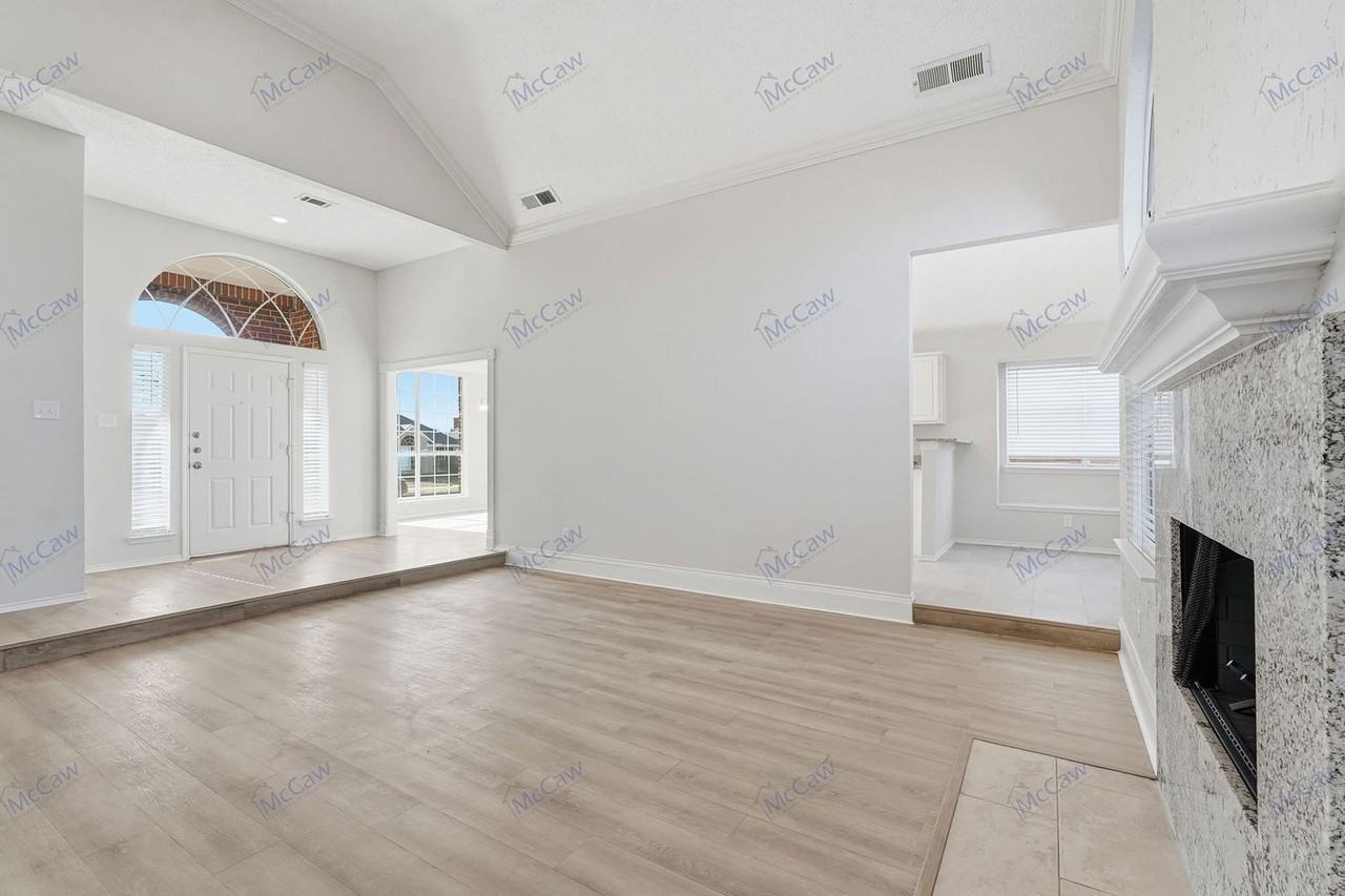 2314 Stillwater Dr - Photo 3 of 22