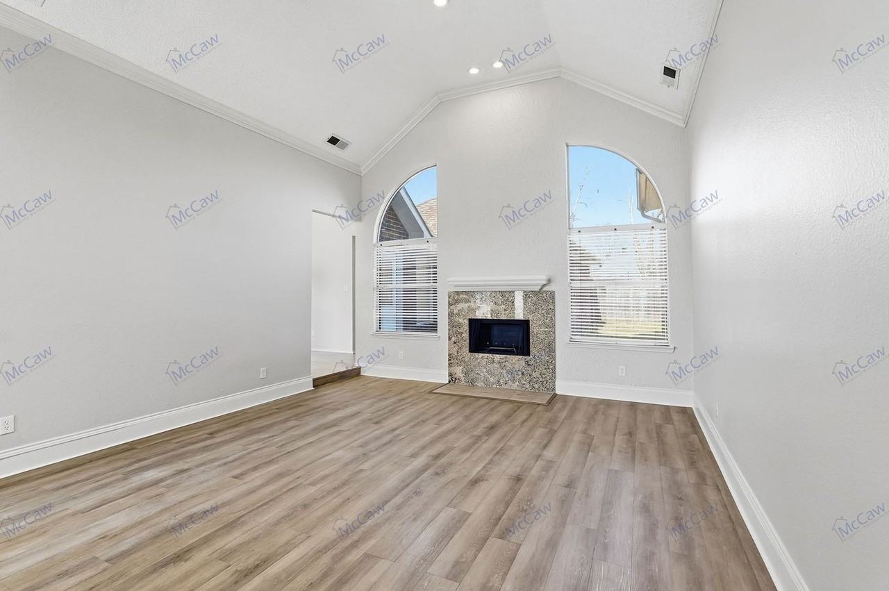 2314 Stillwater Dr - Photo 4 of 22