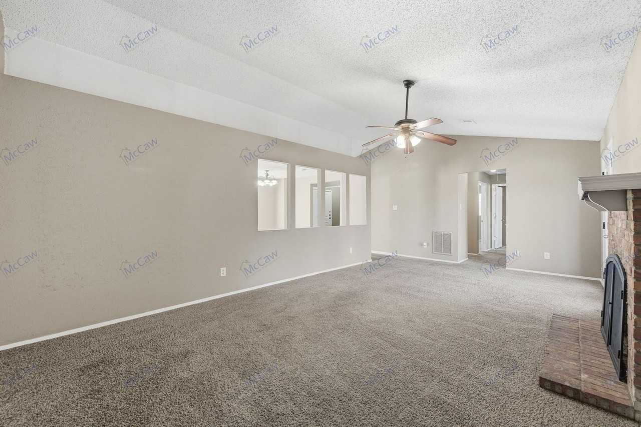 3917 Springside Dr - Photo 4 of 21