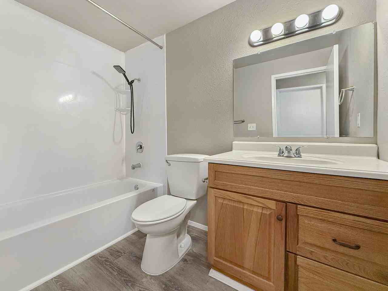 440 Sw 155th St #D - Photo 4 of 16