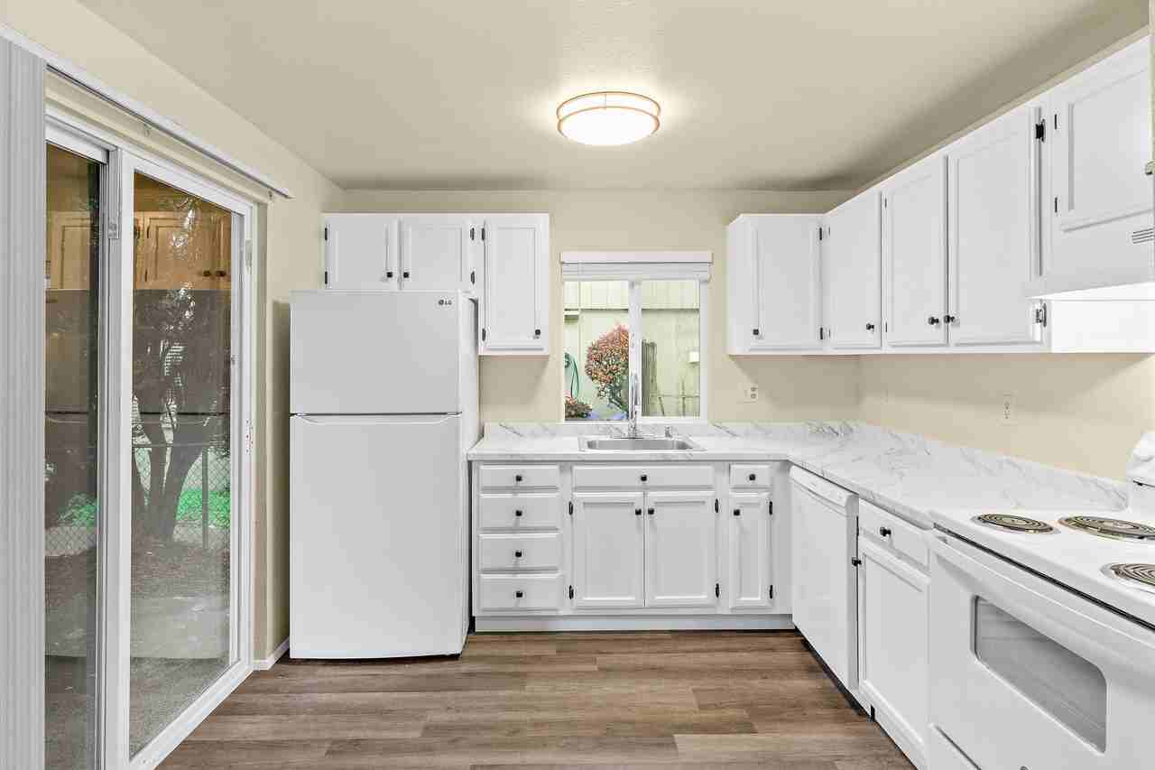 440 Sw 155th St #D - Photo 6 of 16