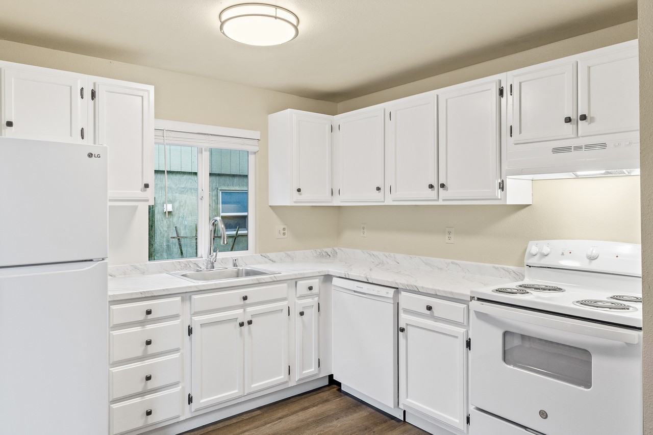 440 Sw 155th St #D - Photo 2 of 16