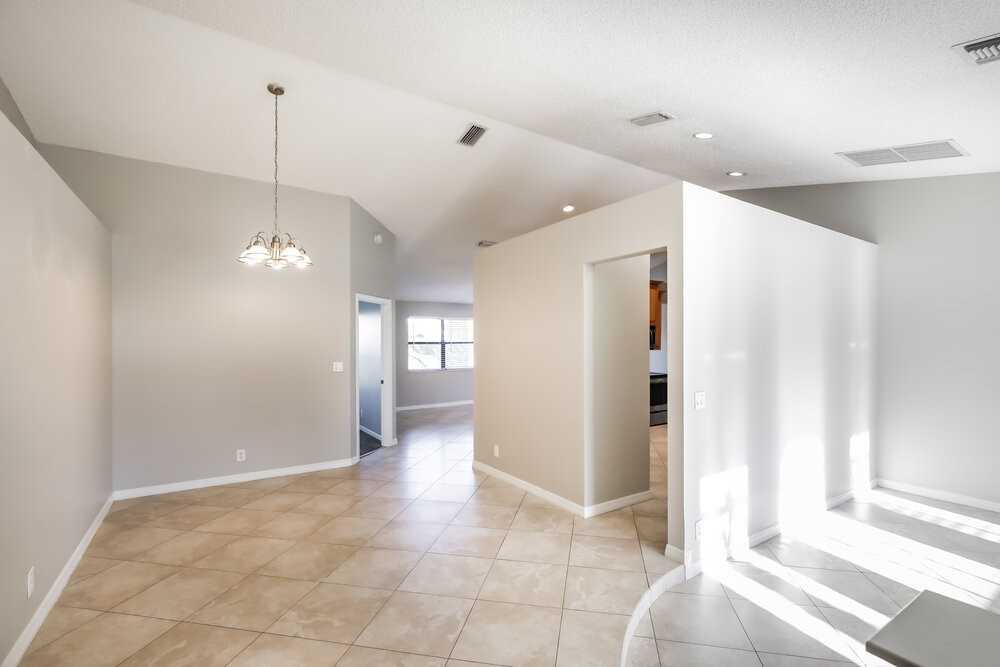487 Sw 169th Ter - Photo 5 of 16