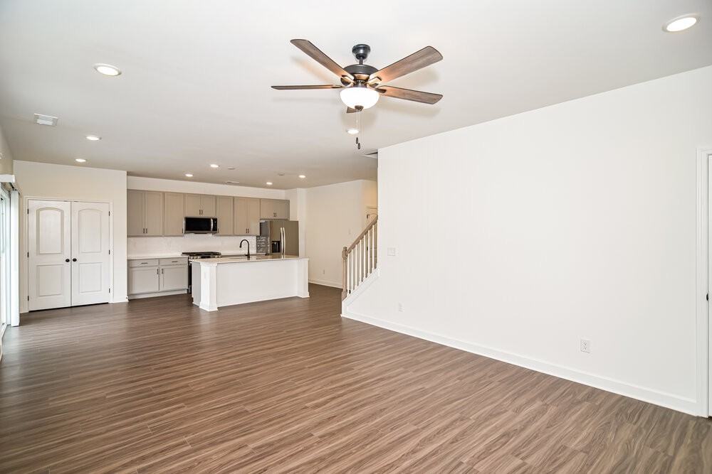 249 W Millbrook Dr - Photo 4 of 17