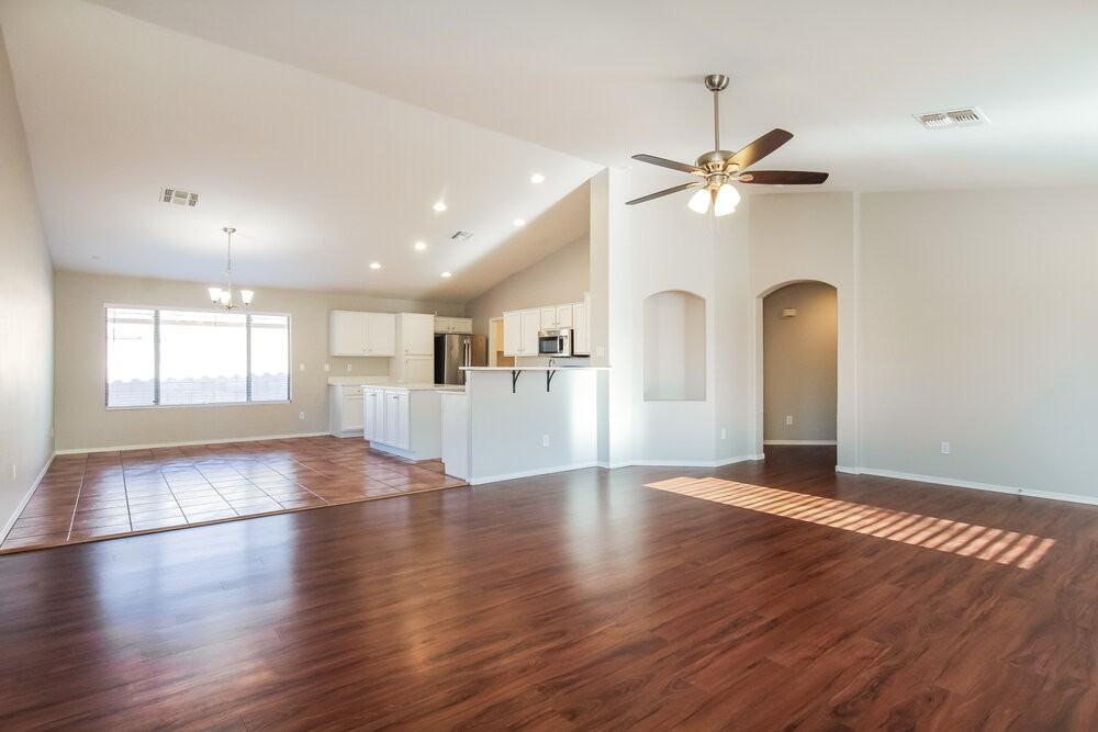 15821 W Tara Ln - Photo 4 of 16