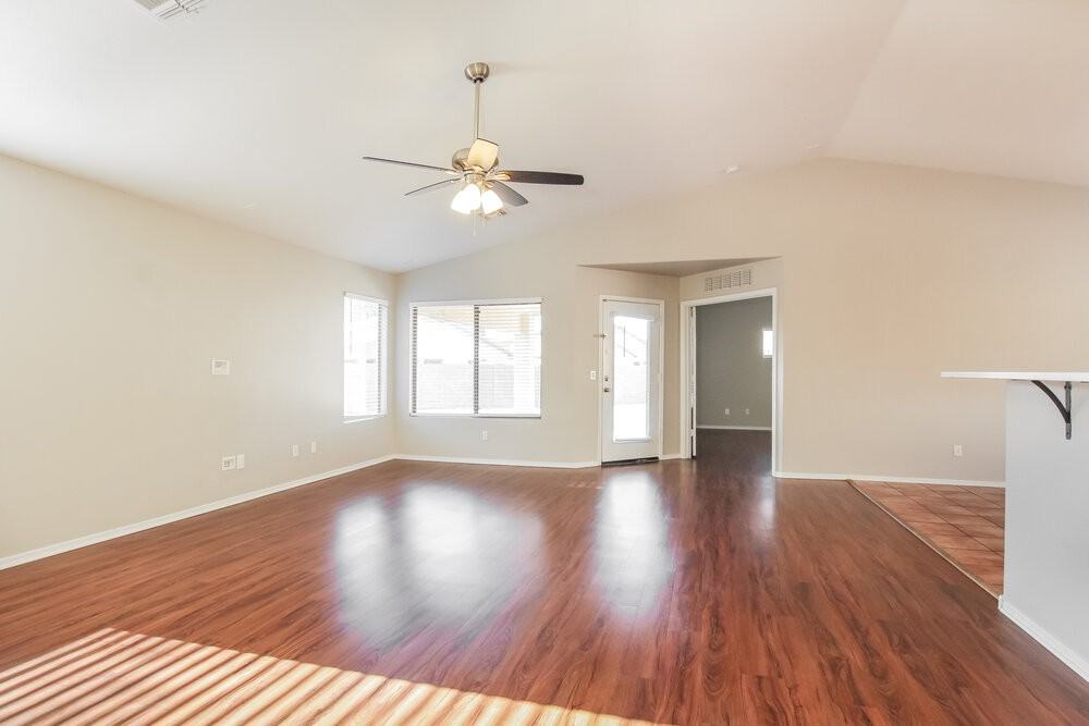 15821 W Tara Ln - Photo 5 of 16