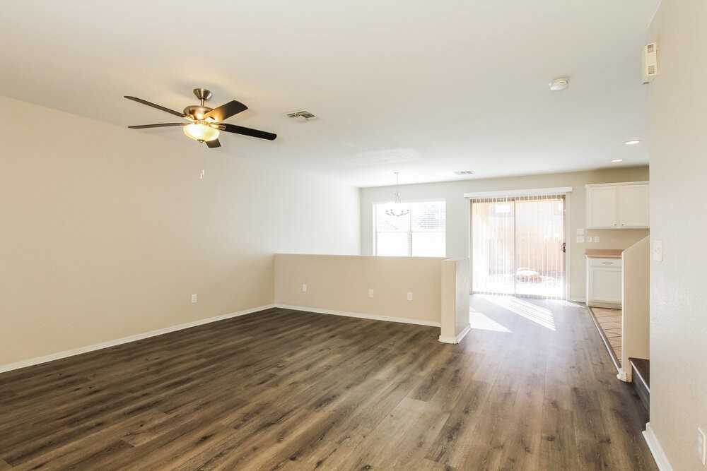 17037 W Marshall Ln - Photo 4 of 17