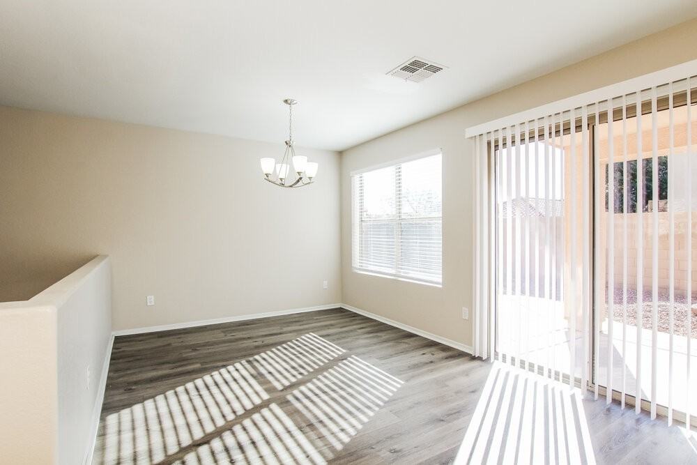 17037 W Marshall Ln - Photo 6 of 17