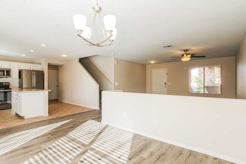 17037 W Marshall Ln - Photo 7 of 17